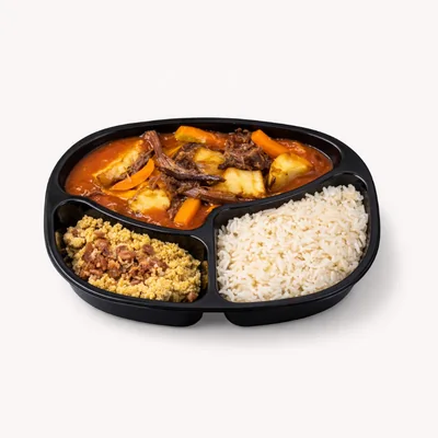 Costela assada com cenoura e batata, arroz e farofa