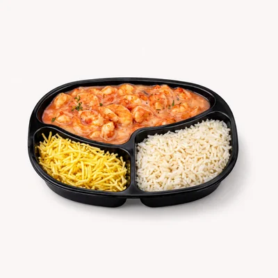 Estrogonofe de camarão, arroz e batata palha