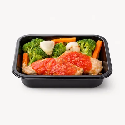 Filé de peito de frango com legumes