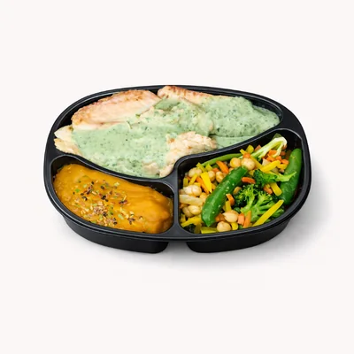 Filé de tilápia com molho de espinafre, purê de moranga e legumes com grão-de-bico