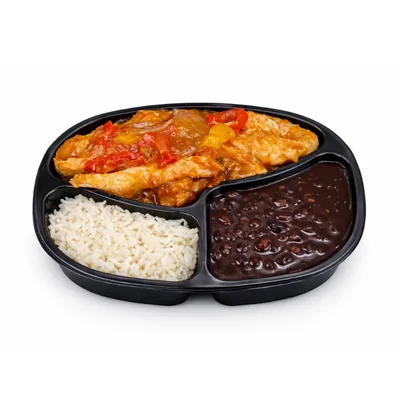 Feijão, arroz e frango ao molho xadrez